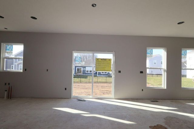 302 Reign Way, Pataskala, OH 43062