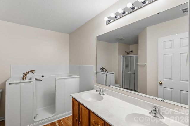 308 Wiltshire Circle, Fletcher, NC 28732