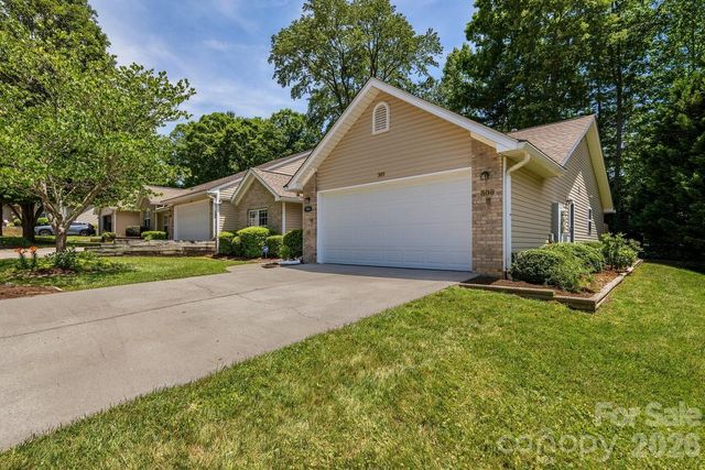 308 Wiltshire Circle, Fletcher, NC 28732