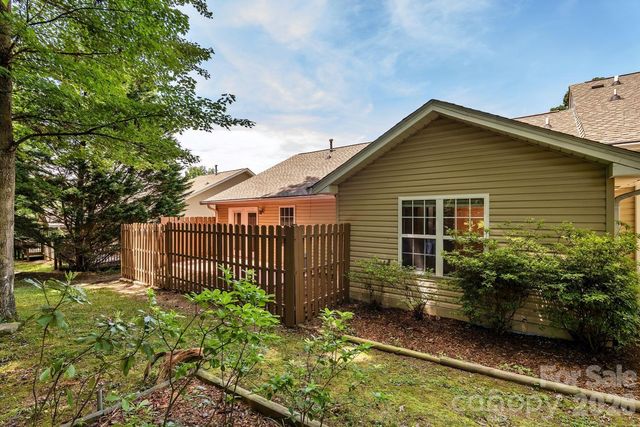 308 Wiltshire Circle, Fletcher, NC 28732