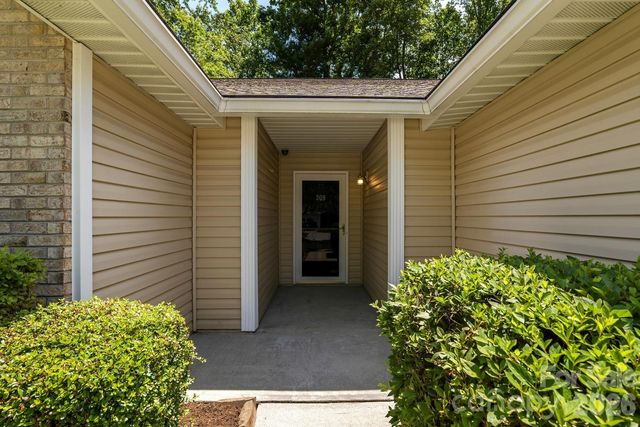 308 Wiltshire Circle, Fletcher, NC 28732