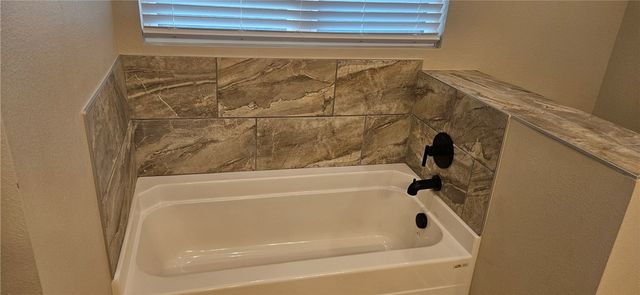 310 W Kinniburgh Drive, Farmington, AR 72730