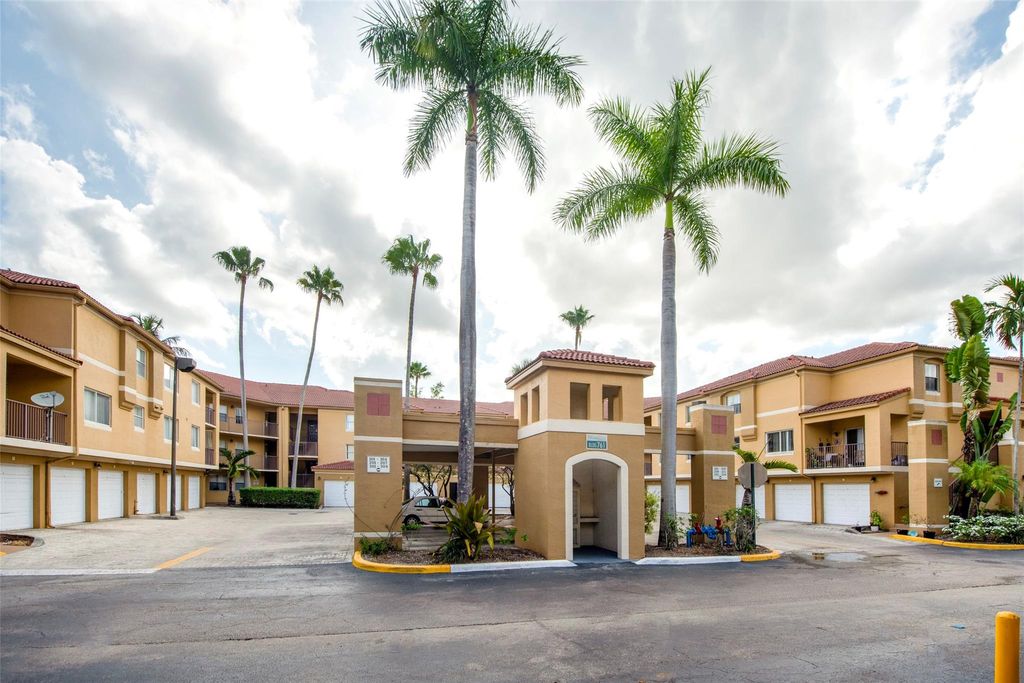 761 N Pine Island Rd 106, Plantation, FL 33324
