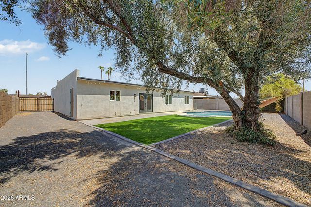 2425 E INVERNESS Avenue, Mesa, AZ 85204
