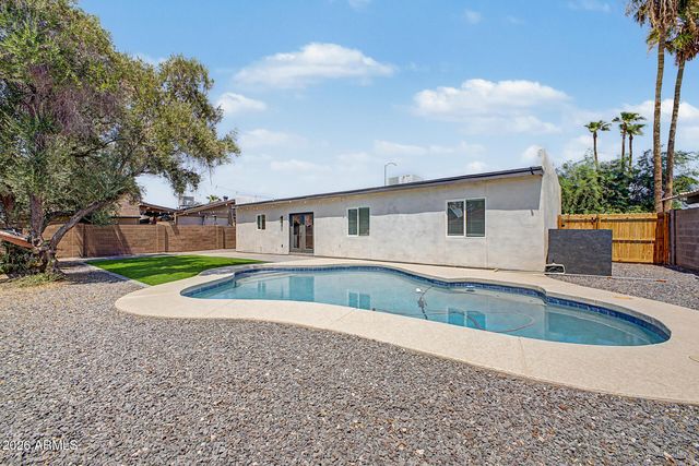 2425 E INVERNESS Avenue, Mesa, AZ 85204