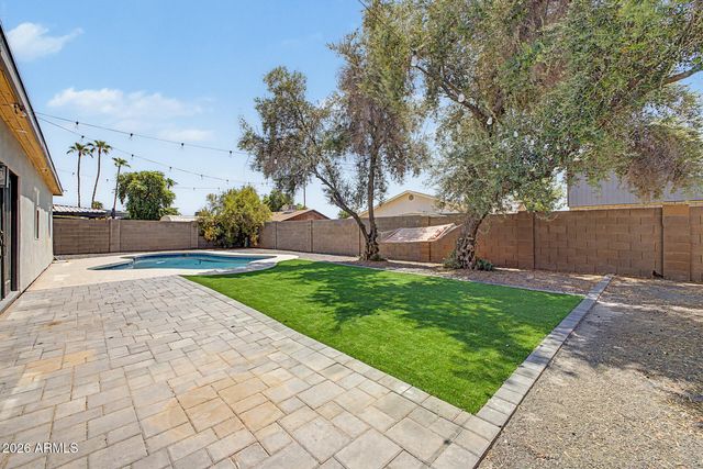 2425 E INVERNESS Avenue, Mesa, AZ 85204