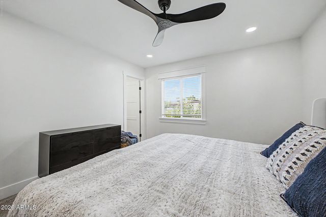 2425 E INVERNESS Avenue, Mesa, AZ 85204