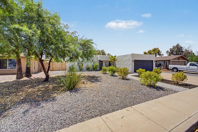2425 E INVERNESS Avenue, Mesa, AZ 85204