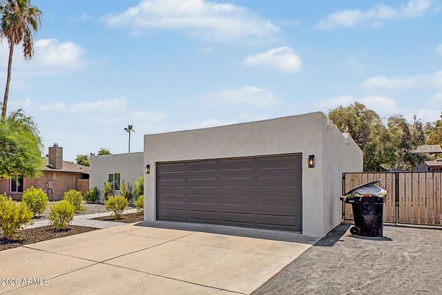 2425 E INVERNESS Avenue, Mesa, AZ 85204