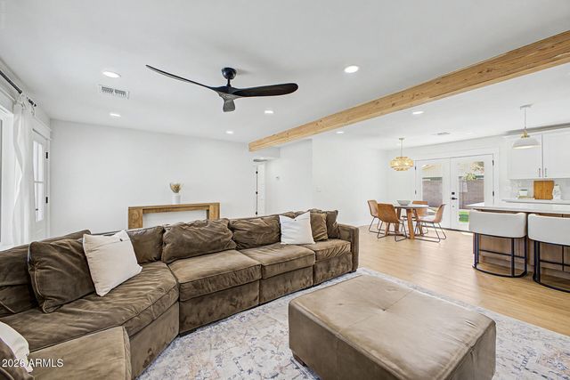 2425 E INVERNESS Avenue, Mesa, AZ 85204