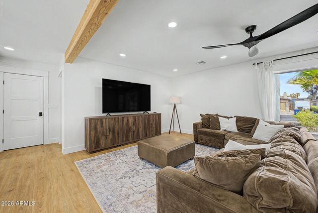 2425 E INVERNESS Avenue, Mesa, AZ 85204