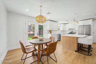2425 E INVERNESS Avenue, Mesa, AZ 85204