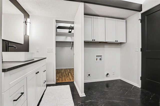 3907 Cricket Lane, Kalamazoo, MI 49008