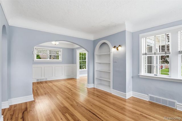 15965 Whitby Street, Livonia, MI 48154