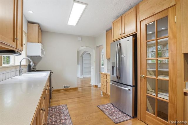 15965 Whitby Street, Livonia, MI 48154