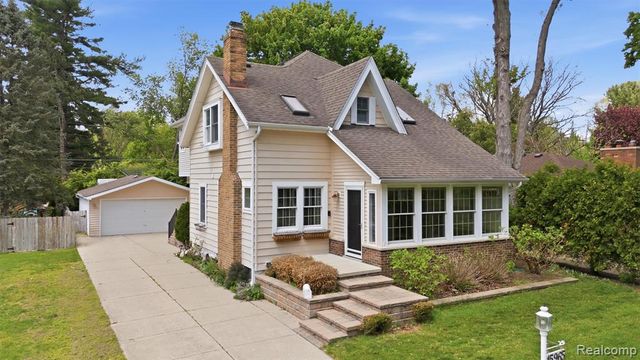 15965 Whitby Street, Livonia, MI 48154