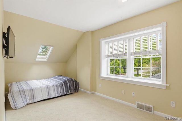 15965 Whitby Street, Livonia, MI 48154