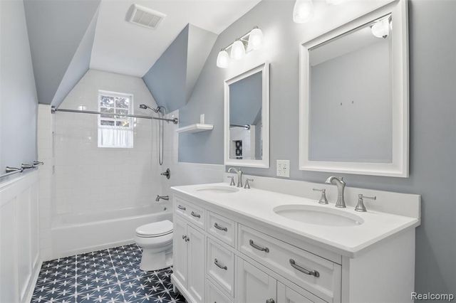 15965 Whitby Street, Livonia, MI 48154