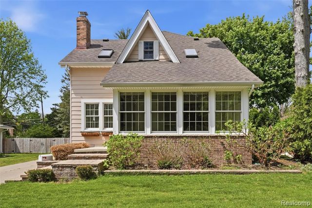 15965 Whitby Street, Livonia, MI 48154