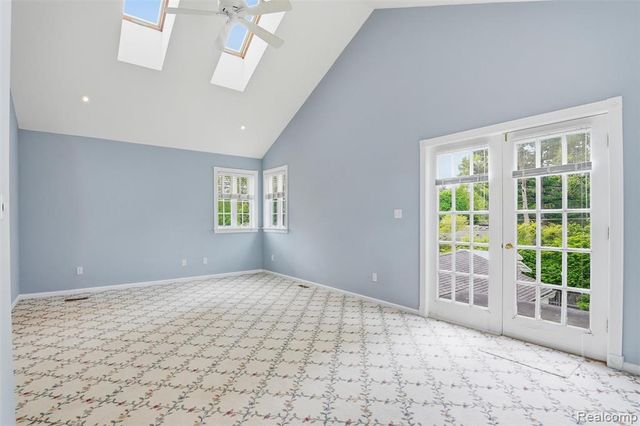 15965 Whitby Street, Livonia, MI 48154