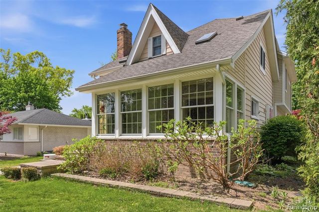 15965 Whitby Street, Livonia, MI 48154