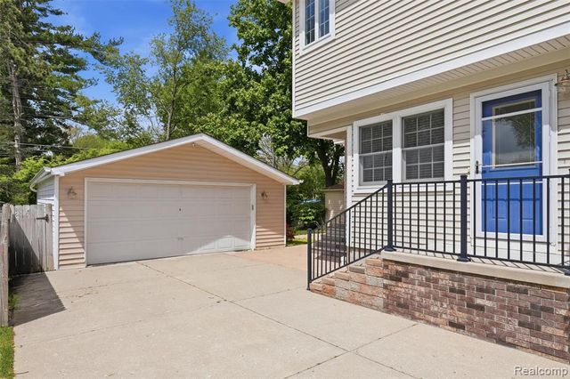 15965 Whitby Street, Livonia, MI 48154