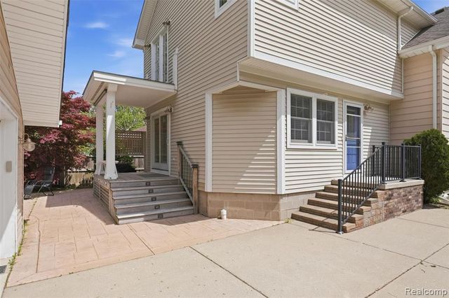 15965 Whitby Street, Livonia, MI 48154