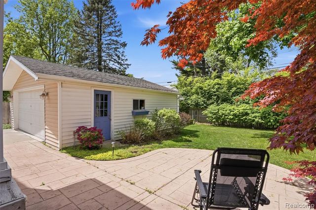 15965 Whitby Street, Livonia, MI 48154