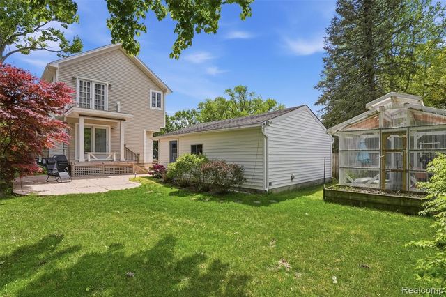 15965 Whitby Street, Livonia, MI 48154