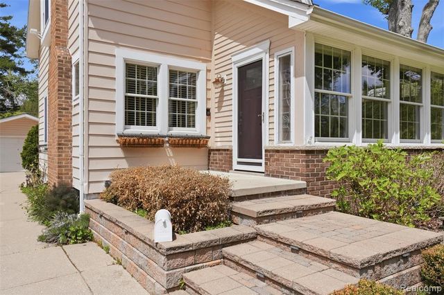 15965 Whitby Street, Livonia, MI 48154