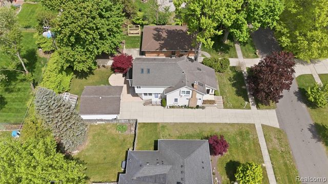 15965 Whitby Street, Livonia, MI 48154