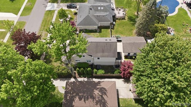 15965 Whitby Street, Livonia, MI 48154