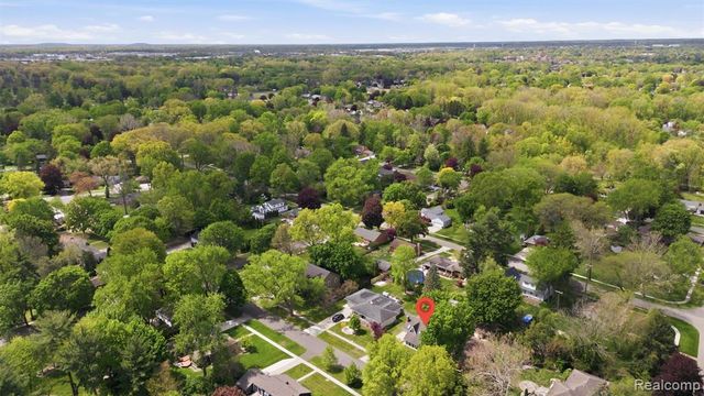 15965 Whitby Street, Livonia, MI 48154