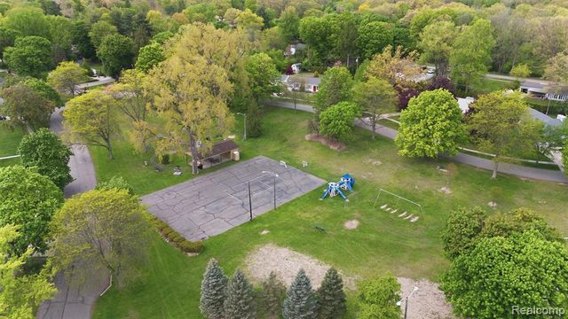 15965 Whitby Street, Livonia, MI 48154