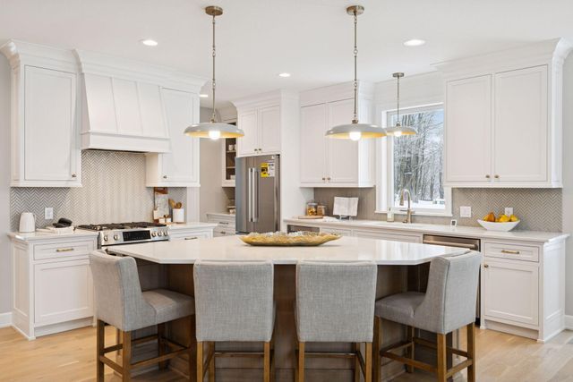 599 Harbor Court, Shoreview, MN 55126