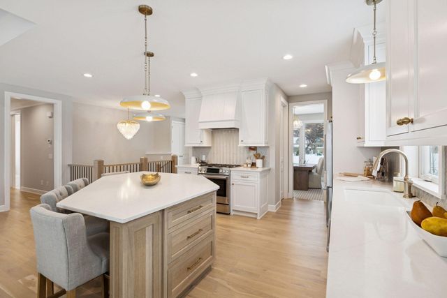 599 Harbor Court, Shoreview, MN 55126