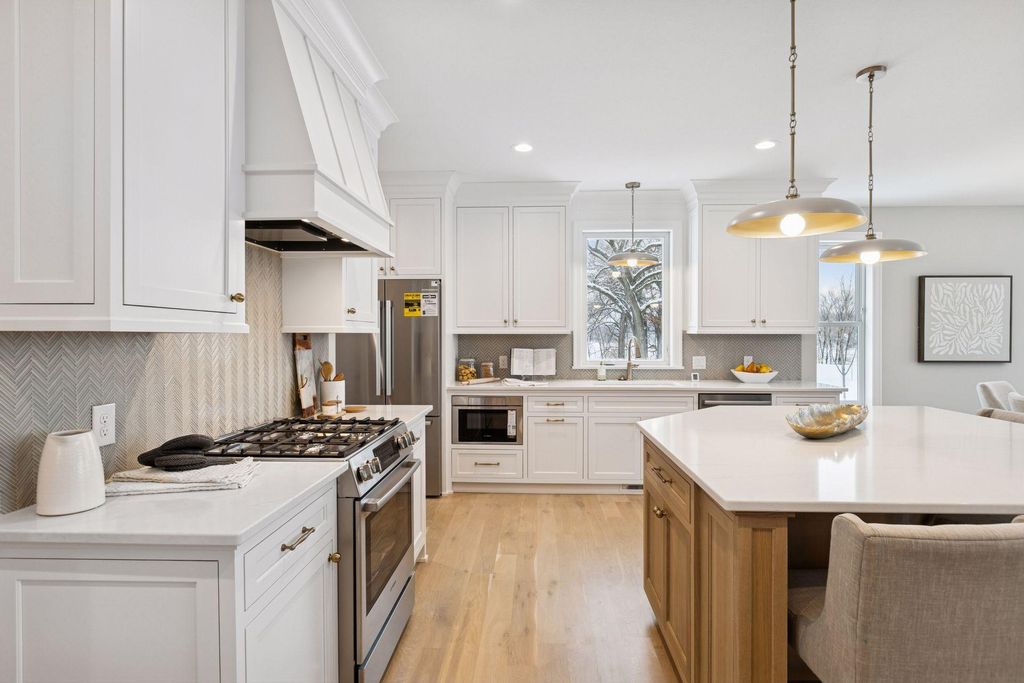 599 Harbor Court, Shoreview, MN 55126