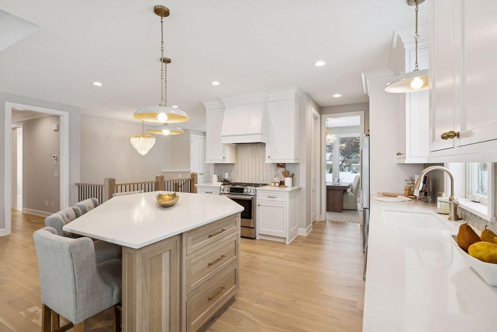 599 Harbor Court, Shoreview, MN 55126 — photo 4