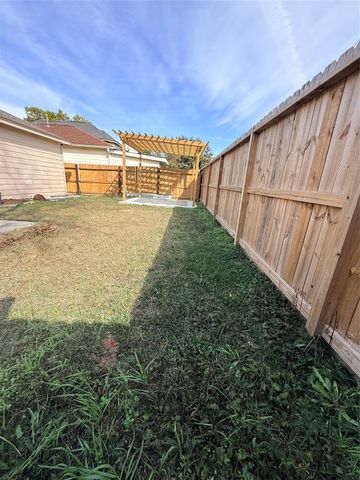 3359 Strong Winds Drive, Houston, TX 77014