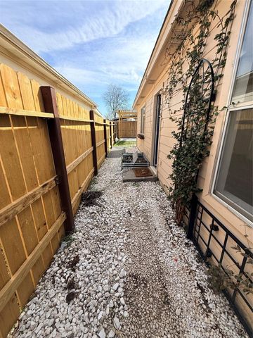 3359 Strong Winds Drive, Houston, TX 77014