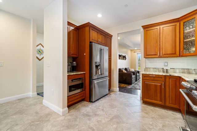 18 Steele Road, Derry, NH 03038