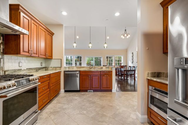 18 Steele Road, Derry, NH 03038