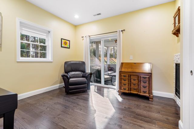 18 Steele Road, Derry, NH 03038