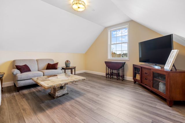 18 Steele Road, Derry, NH 03038