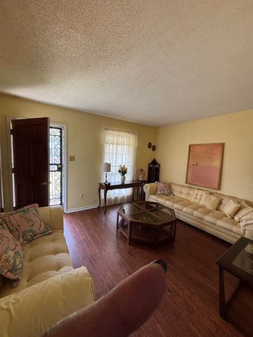 1088 WESTERN PARK DR, Memphis, TN 38109