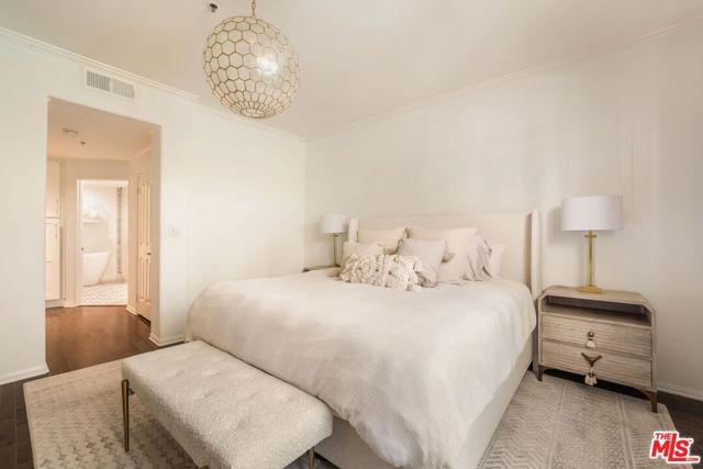 930 N Doheny Drive 103, West Hollywood, CA 90069
