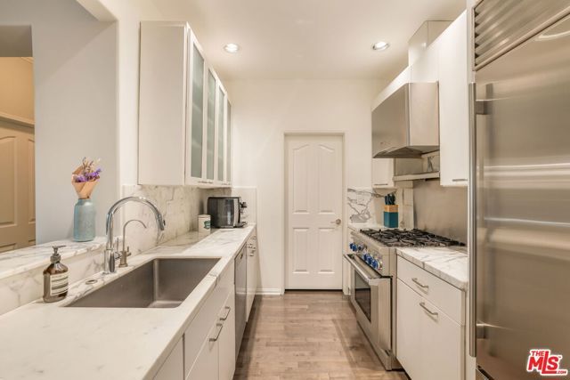 930 N Doheny Drive 103, West Hollywood, CA 90069