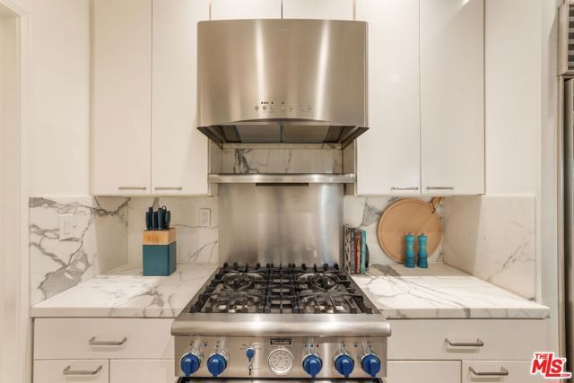 930 N Doheny Drive 103, West Hollywood, CA 90069