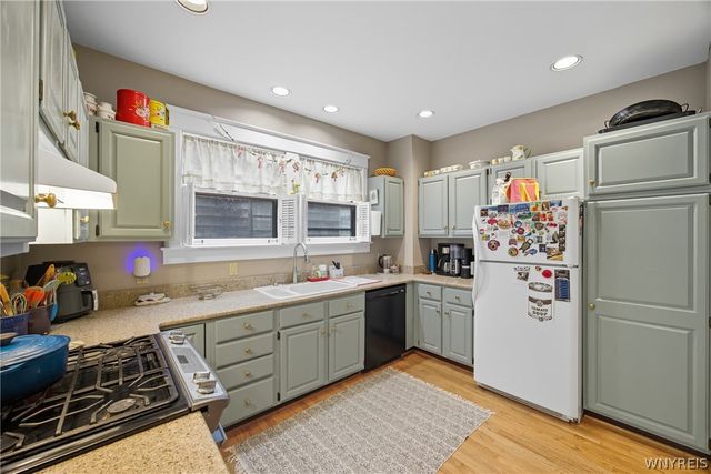 143 Oakland Place, Buffalo, NY 14222