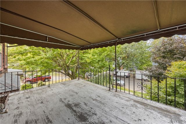 143 Oakland Place, Buffalo, NY 14222
